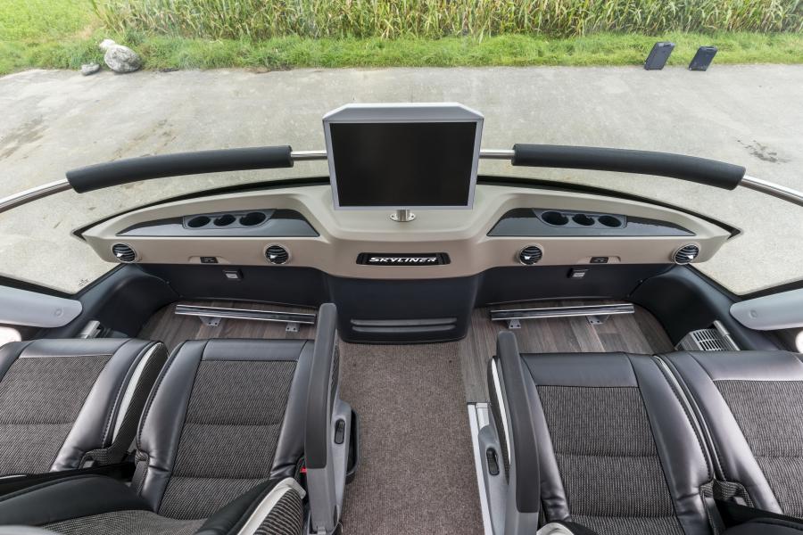 Интерьер Neoplan Skyliner 2015 года  (фото 18 из 22)